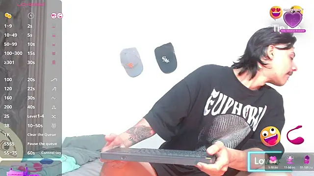 Damian-and-Camerum online show from 04-09-26, 03:28