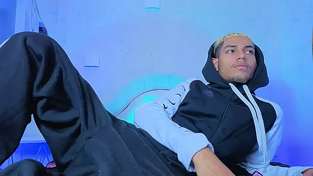 ItsZairen online show from 04-15-26, 03:57