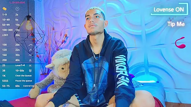 ItsZairen online show from 04-16-26, 03:51