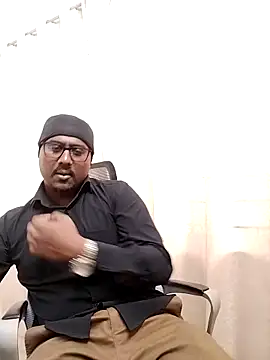 Snapshot of Eleganthasan chatting on 02-21-26, 08:04 Eleganthasan online show from 02-21-26, 08:04