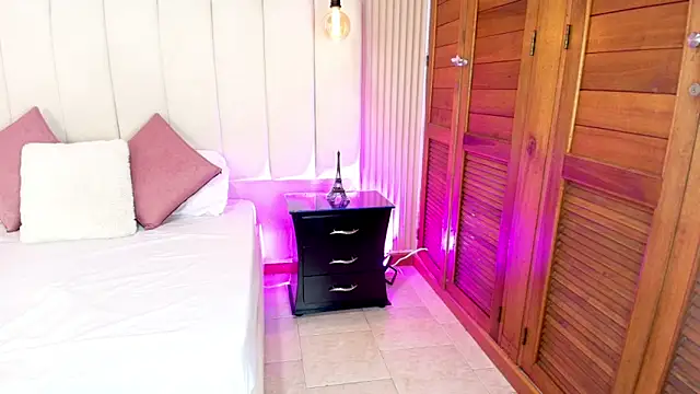 Snapshot of Sol_Midelton chatting on 02-21-26, 12:39 Sol Midelton online show from 02-21-26, 12:39