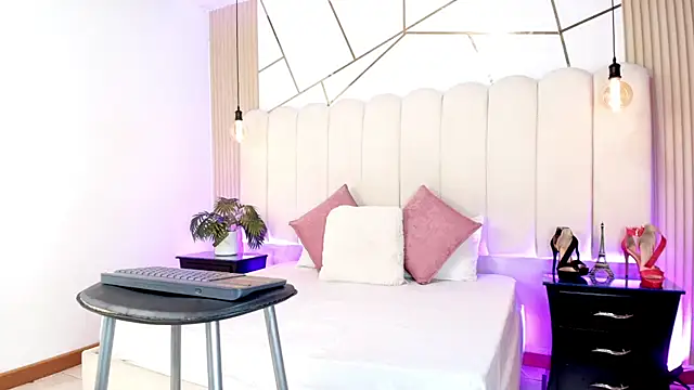 Snapshot of Sol_Midelton chatting on 02-28-26, 12:50 Sol Midelton online show from 02-28-26, 12:50