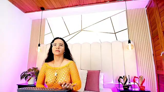 Snapshot of Sol_Midelton chatting on 03-09-26, 03:05 Sol Midelton online show from 03-09-26, 03:05