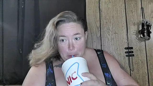 Snapshot of ladylynn13 chatting on 06-13-26, 01:20 ladylynn13 online show from 06-13-26, 01:20