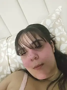 Snapshot of its_lauu_ chatting on 07-19-26, 05:33 its lauu online show from 07-19-26, 05:33