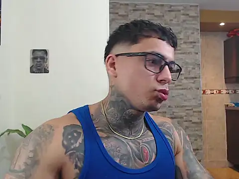 Snapshot of maxstrom111 chatting on 02-11-26, 01:16 maxstrom111 online show from 02-11-26, 01:16