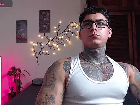 Snapshot of maxstrom111 chatting on 03-10-26, 03:28 maxstrom111 online show from 03-10-26, 03:28