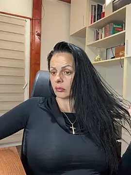Snapshot of MiriamDelyn chatting on 05-22-26, 07:41 MiriamDelyn online show from 05-22-26, 07:41