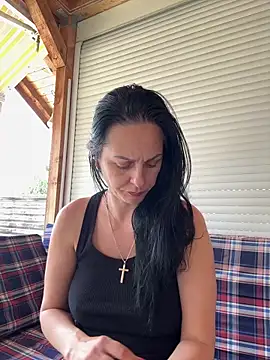 Snapshot of MiriamDelyn chatting on 06-02-26, 11:01 MiriamDelyn online show from 06-02-26, 11:01