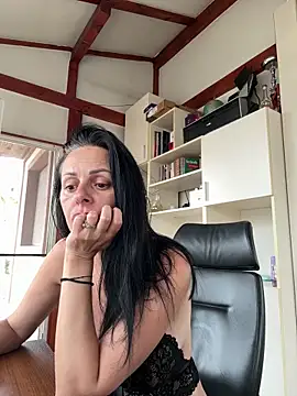 Snapshot of MiriamDelyn chatting on 06-07-26, 11:58 MiriamDelyn online show from 06-07-26, 11:58