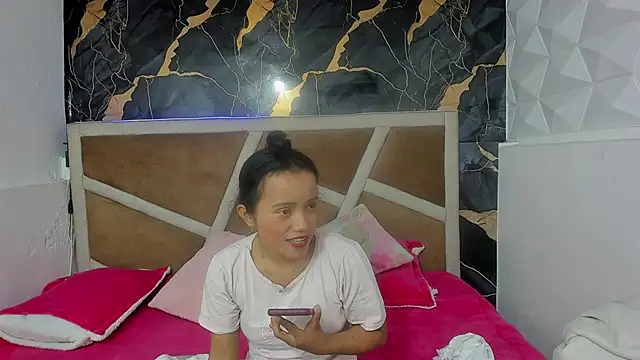 Kimmy london19 online show from 04-13-26, 02:11