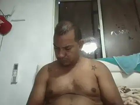 Snapshot of Quillero18 chatting on 02-11-26, 03:06 Quillero18 online show from 02-11-26, 03:06