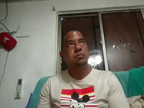 Snapshot of Quillero18 chatting on 02-12-26, 04:46 Quillero18 online show from 02-12-26, 04:46