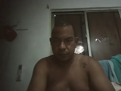 Snapshot of Quillero18 chatting on 02-13-26, 03:41 Quillero18 online show from 02-13-26, 03:41