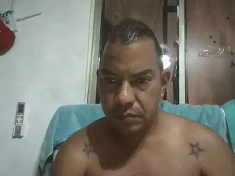 Snapshot of Quillero18 chatting on 02-19-26, 06:59 Quillero18 online show from 02-19-26, 06:59