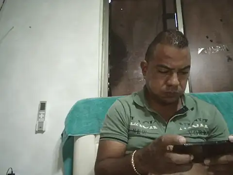 Snapshot of Quillero18 chatting on 02-26-26, 03:33 Quillero18 online show from 02-26-26, 03:33