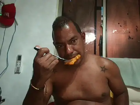 Snapshot of Quillero18 chatting on 03-30-26, 03:35 Quillero18 online show from 03-30-26, 03:35