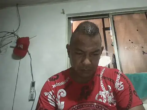 Snapshot of Quillero18 chatting on 05-20-26, 08:37 Quillero18 online show from 05-20-26, 08:37