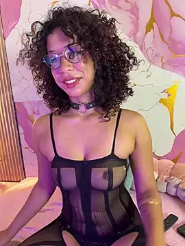 Woo isDaphne online show from 05-24-26, 10:59