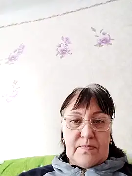 Snapshot of ViolaStar75 chatting on 02-18-26, 07:04 ViolaStar75 online show from 02-18-26, 07:04