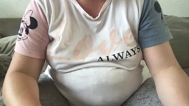 Snapshot of FlirtyFrayaXX chatting on 06-08-26, 10:48 FlirtyFrayaXX online show from 06-08-26, 10:48