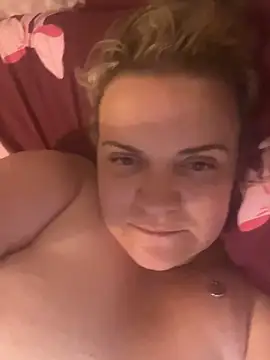 Snapshot of Piper_Milf_36 chatting on 06-18-26, 02:32 Piper Milf 36 online show from 06-18-26, 02:32