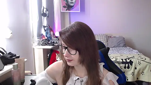 LunaXcherry online show from 04-05-26, 08:33