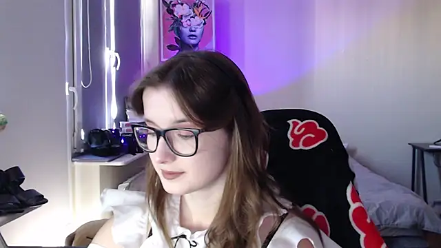 Snapshot of LunaXcherry chatting on 05-28-26, 04:48 LunaXcherry online show from 05-28-26, 04:48