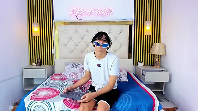 Adventurous Boys online show from 04-17-26, 06:00