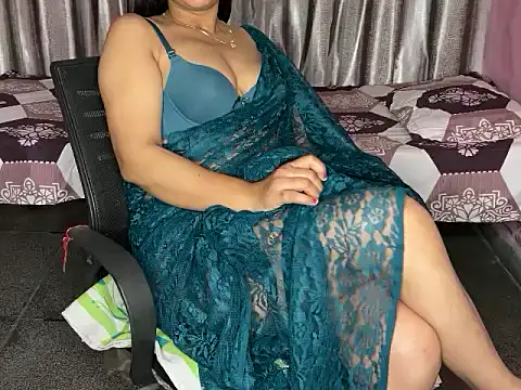 Snapshot of Radhika_4_you chatting on 06-03-26, 02:47 Radhika 4 you online show from 06-03-26, 02:47