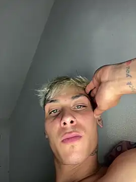 Snapshot of Babyfacenik chatting on 03-09-26, 05:28 Babyfacenik online show from 03-09-26, 05:28