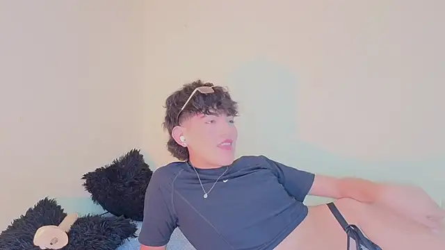 Snapshot of max_femboy chatting on 07-14-26, 05:23 max femboy online show from 07-14-26, 05:23
