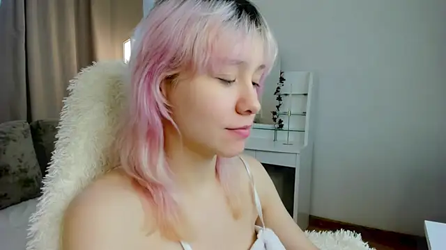 EmilyTrase online show from 06-16-26, 01:19
