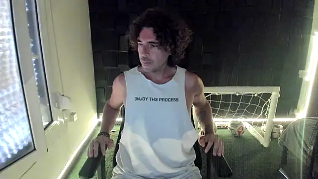 Snapshot of joaquin420_hot chatting on 06-13-26, 03:54 joaquin420 hot online show from 06-13-26, 03:54