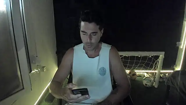 Snapshot of joaquin420_hot chatting on 06-18-26, 01:04 joaquin420 hot online show from 06-18-26, 01:04