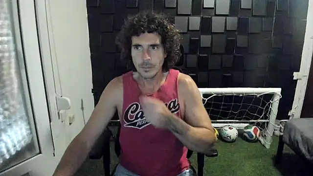 Snapshot of joaquin420_hot chatting on 06-21-26, 06:43 joaquin420 hot online show from 06-21-26, 06:43