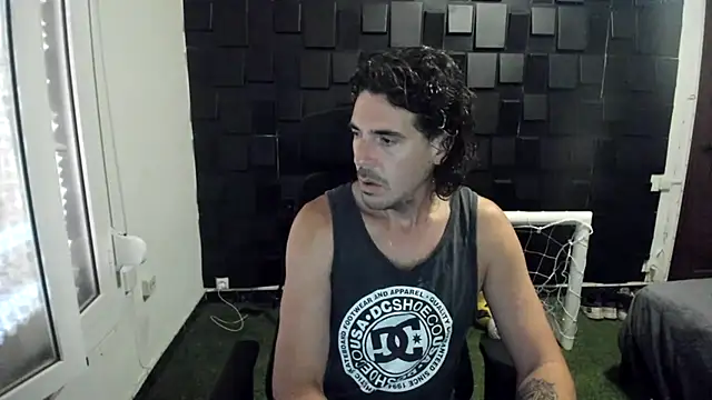 Snapshot of joaquin420_hot chatting on 06-24-26, 08:35 joaquin420 hot online show from 06-24-26, 08:35