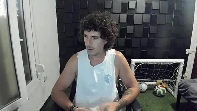 Snapshot of joaquin420_hot chatting on 06-27-26, 09:03 joaquin420 hot online show from 06-27-26, 09:03