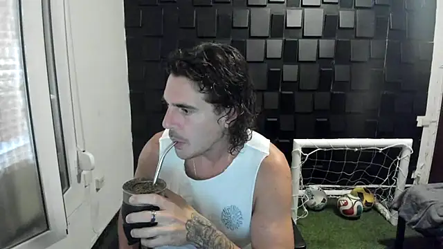 Snapshot of joaquin420_hot chatting on 06-28-26, 06:08 joaquin420 hot online show from 06-28-26, 06:08