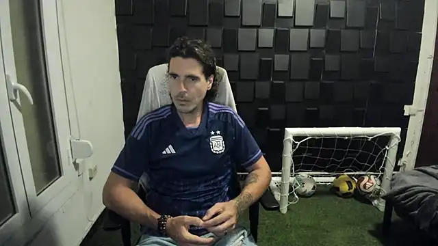 Snapshot of joaquin420_hot chatting on 06-28-26, 06:14 joaquin420 hot online show from 06-28-26, 06:14