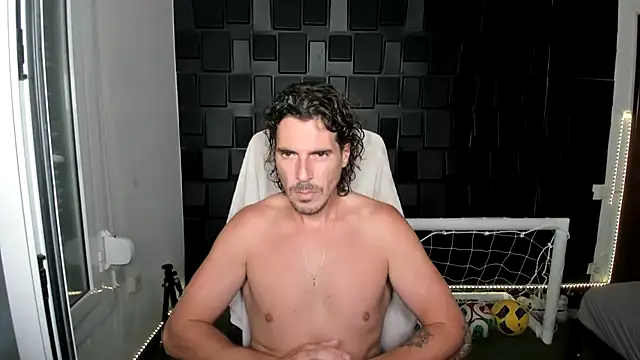 Snapshot of joaquin420_hot chatting on 07-06-26, 03:58 joaquin420 hot online show from 07-06-26, 03:58