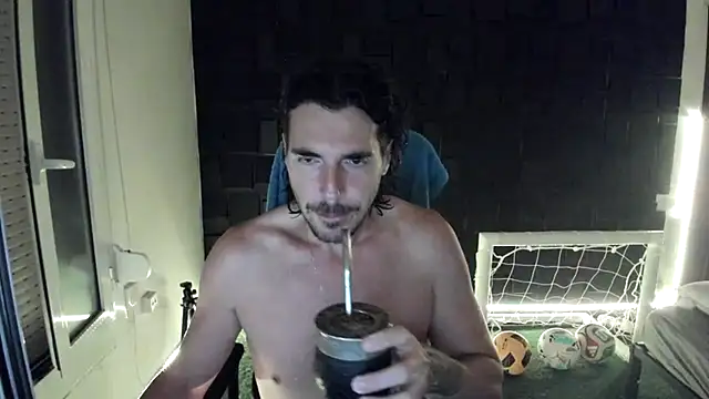 Snapshot of joaquin420_hot chatting on 07-11-26, 10:22 joaquin420 hot online show from 07-11-26, 10:22