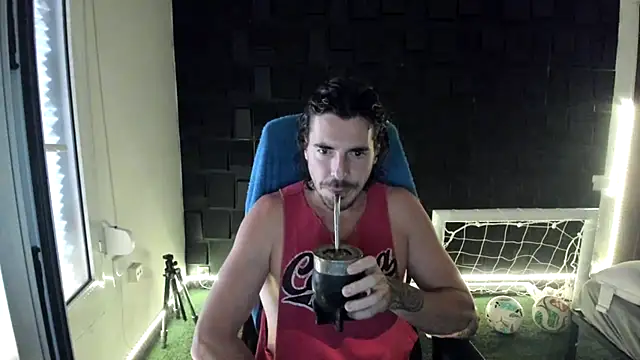 Snapshot of joaquin420_hot chatting on 07-12-26, 11:23 joaquin420 hot online show from 07-12-26, 11:23