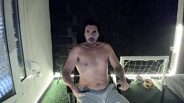Snapshot of joaquin420_hot chatting on 07-15-26, 06:24 joaquin420 hot online show from 07-15-26, 06:24