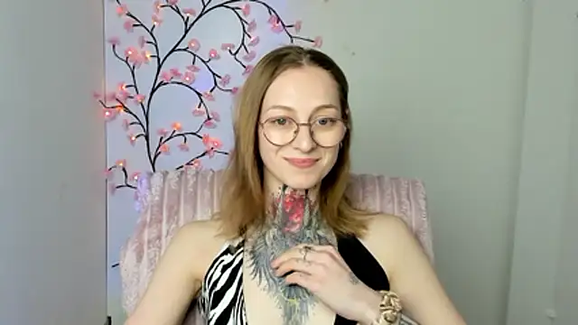 Esmi Winter online show from 04-19-26, 06:10