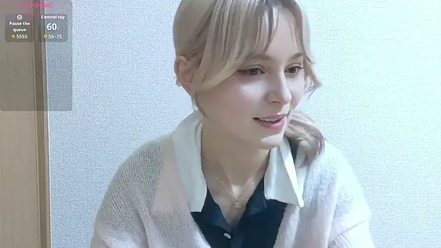 Snapshot of e_ri_ka93 chatting on 05-31-26, 10:44 e ri ka93 online show from 05-31-26, 10:44
