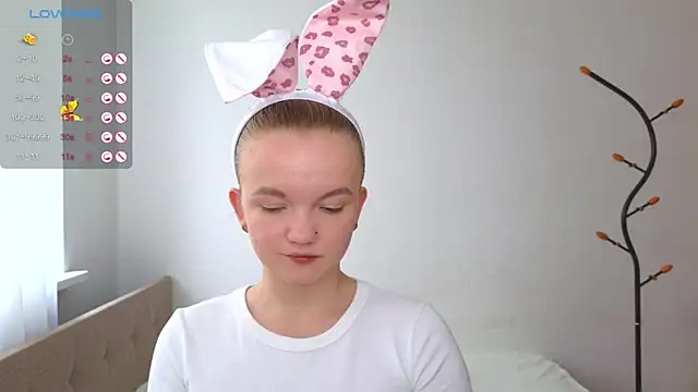 Snapshot of StellaBunny chatting on 06-27-26, 04:28 StellaBunny online show from 06-27-26, 04:28