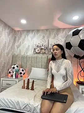 Brisa Silva online show from 06-19-26, 11:58