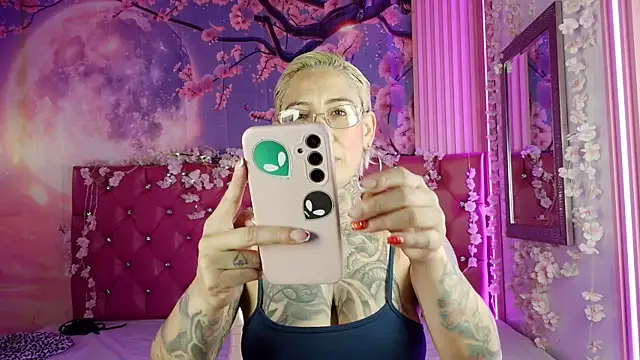 Everlyn sexx online show from 04-18-26, 02:43