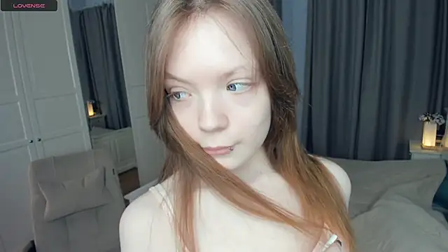 Snapshot of LavenderMitten chatting on 04-17-26, 06:16 LavenderMitten online show from 04-17-26, 06:16